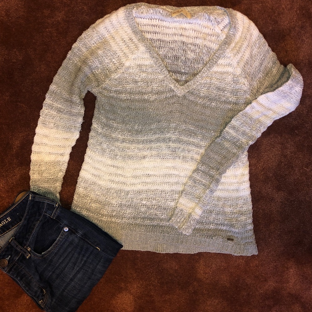 Hollister v neck sweater size S